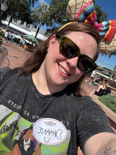 Selfie de Dayane con orejas de concha en Disney World